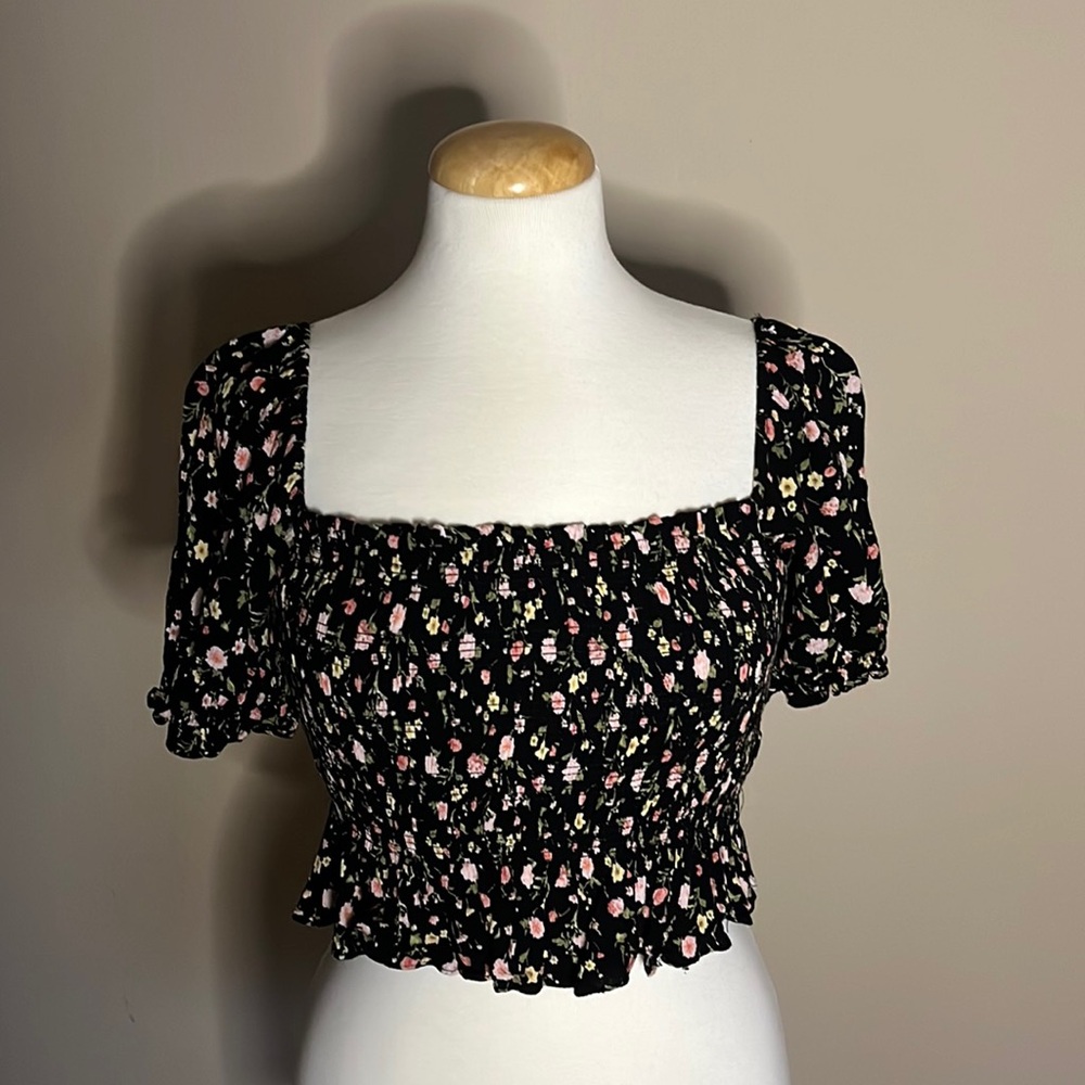 Medium Cropped Forever 21 Top with Gigot Short Sleeve